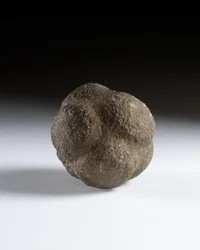 Bola tallada, Neolítico tardío, Escocia, c.3750-2000 a.C.